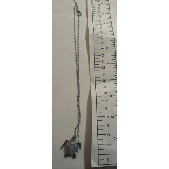 PRETTY WHITE OPAL ON SILVER TURTLE NECKLACE - Picture 4 of 5